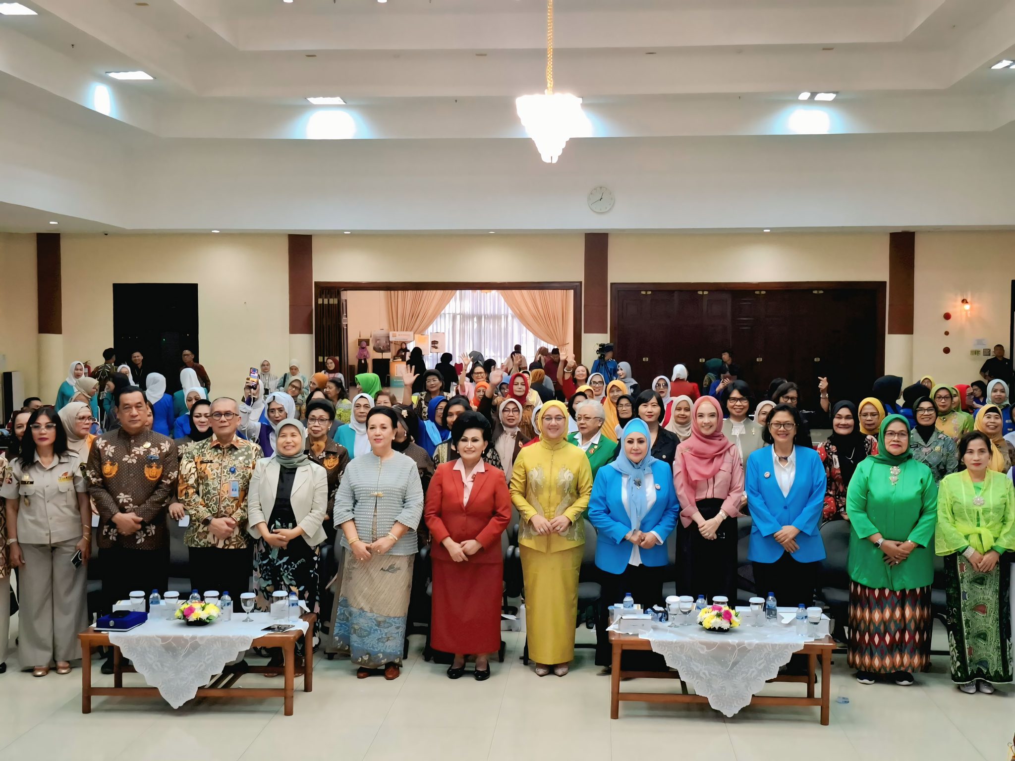 Menghadiri Kongres Wanita Indonesia (KOWANI) Dalam rangka memperingati Hari Kebangkitan Nasional dan Hari Kesaktian Pancasila