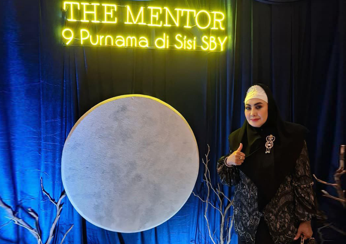 Menghadiri Peluncuran Buku “The Mentor” 9 Purnama di Sisi SBY karya Merry Riana Menghadiri Peluncuran Buku “The Mentor” 9 Purnama di Sisi SBY karya Merry Riana