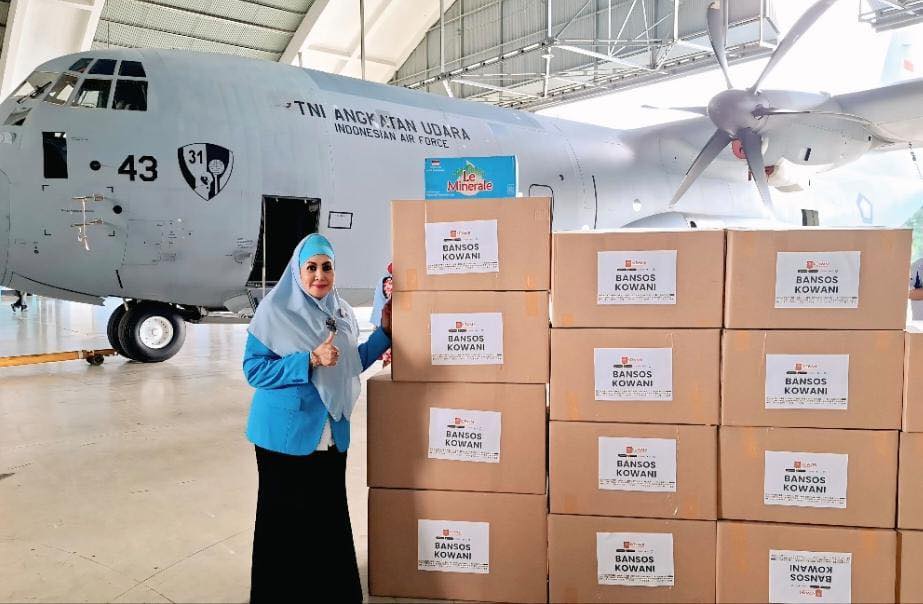 Memberikan bantuan dari KOWANI PEDULI untuk bencana di Aceh, Sumatera Utara & Sumatera Barat