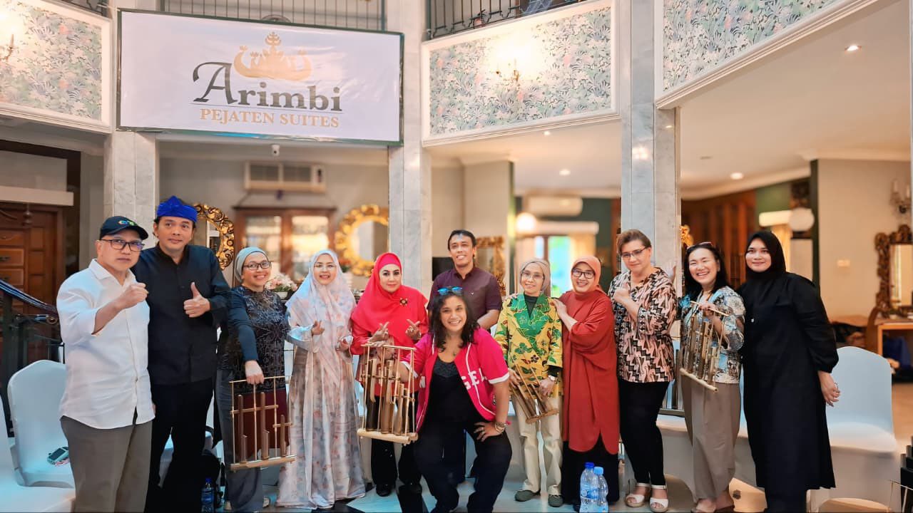 Sosial & Kemasyarakatan IKPNI (Ikatan Keluarga Pahlawan Nasional Indonesia) membentuk Group Angklung