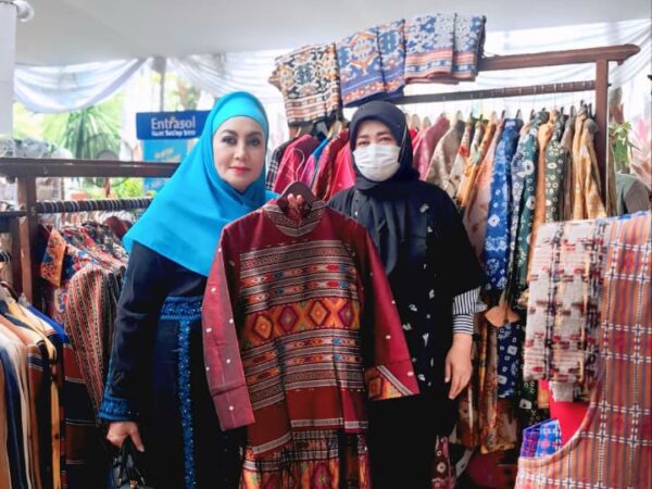 Menghadiri Pembukaan Bazaar Ramadhan 1447 H yang diselenggarakan oleh KOWANI