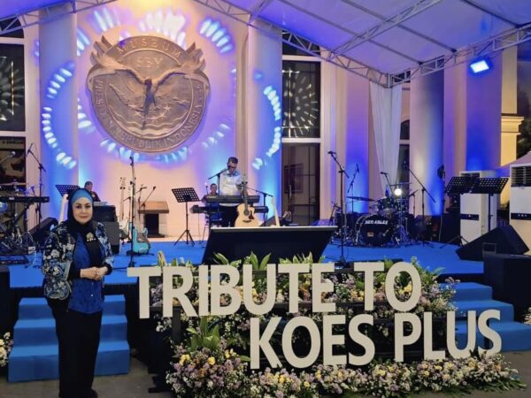Menghadiri acara Konser “TRIBUTE TO KOES PLUS” undangan dari Bapak SBY